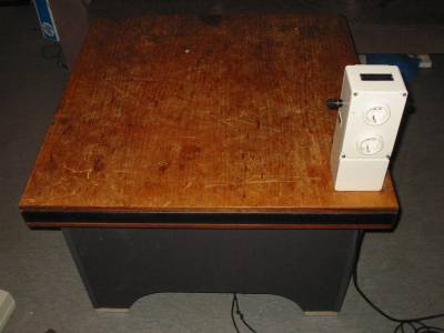 Subwoofer ja pöydän kansi yhdessä muodostavat aivan uuden huonekalun.